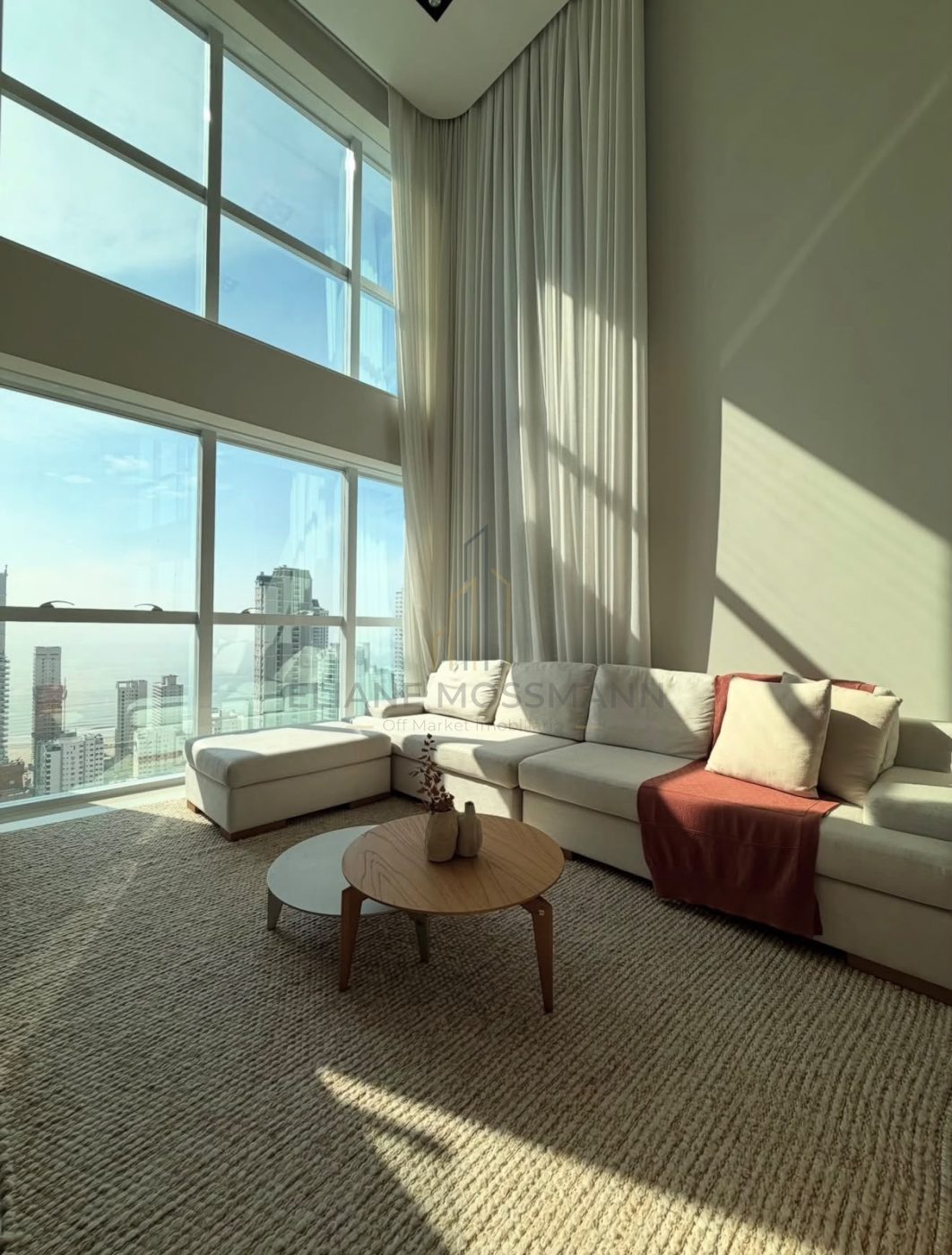 Apartamento 4 suítes para Locação Anual no bairro Centro em Balneário Camboriú